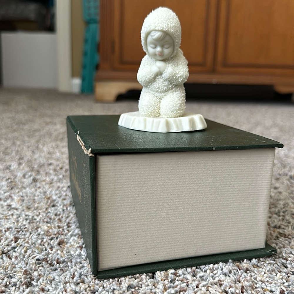 “Now I lay me down to sleep” Snowbabies figurine